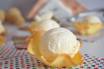 Domaći sladoled od vanilije u jestivim čašicama