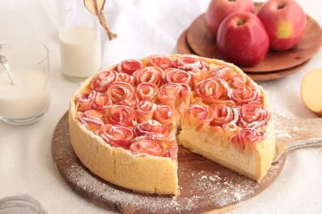 Kolač od sira s ružama od jabuka