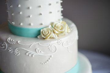 Mladenka izradila vlastitu svadbenu tortu: video izrade postao viralni hit