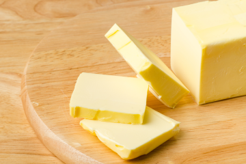 Cijene maslaca luduju: za cijenu koju plaćamo za 250 g, u ostatku Europe se može kupiti kilogram