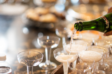 Zašto Novu dočekujemo s čašom šampanjca u ruci: tradicija koja seže u 5. stoljeće