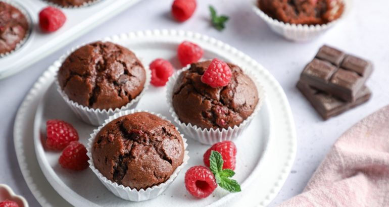 Najslađi doručak: tko bi odolio čokoladnim muffinima s malinama